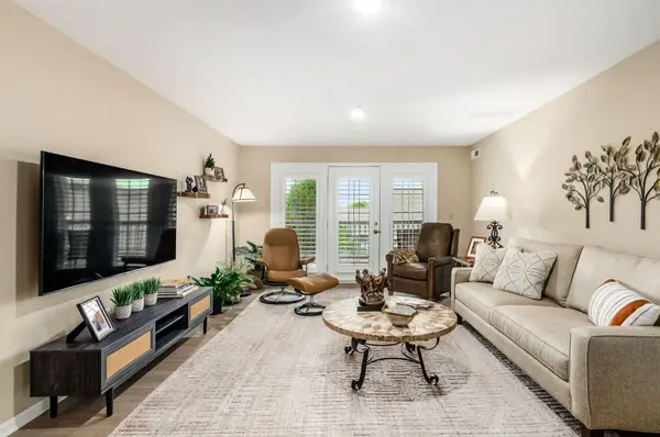 5935 N High Street, Worthington, OH 43085