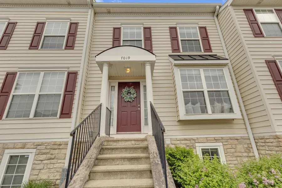 7019 Monarchos Drive, New Albany, OH 43054 - #2