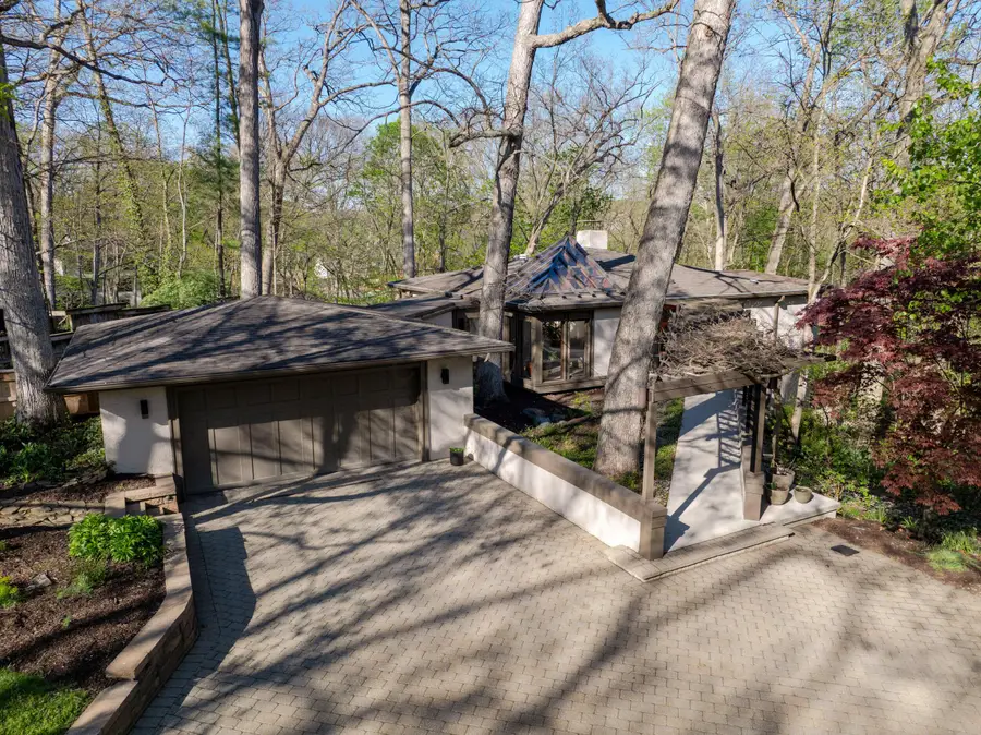 815 Lookout Point Drive, Columbus, OH 43235 - #3