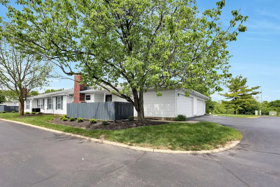 8396 Greyhawk Circle, Columbus, OH 43240 - #3