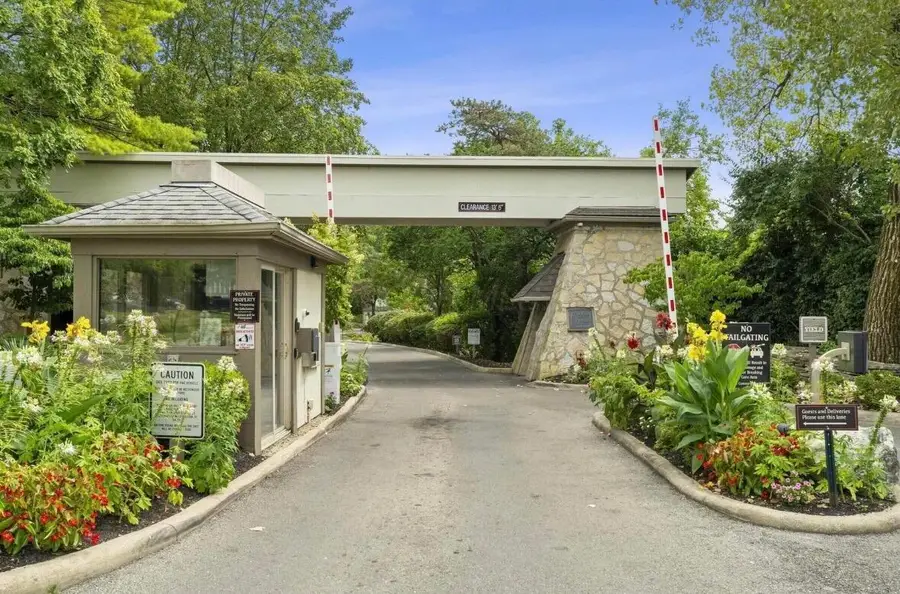 1370 Lake Shore Drive, Columbus, OH 43204 - #2