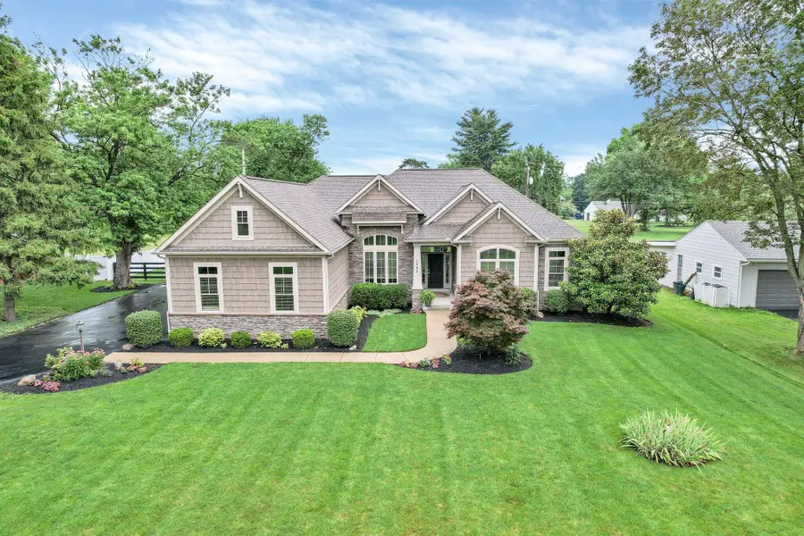 5042 Henderson Heights Road, Columbus, OH 43220 - #3