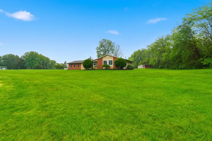 2500 W Choctaw Drive, London, OH 43140 - #2