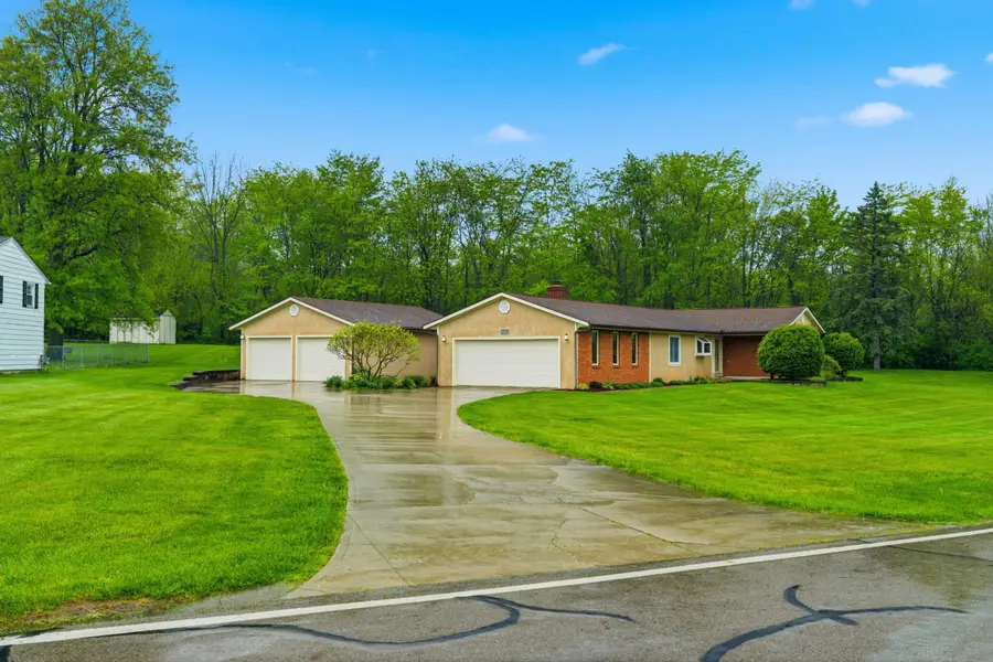 2500 W Choctaw Drive, London, OH 43140 - #3