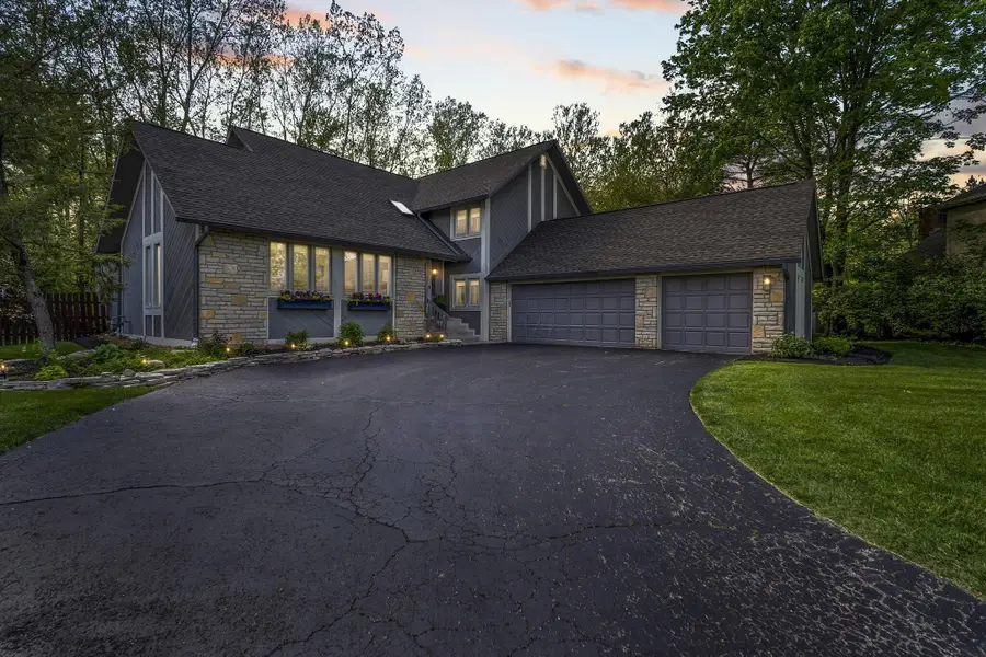 6753 Lakeside Circle W, Worthington, OH 43085 - #2