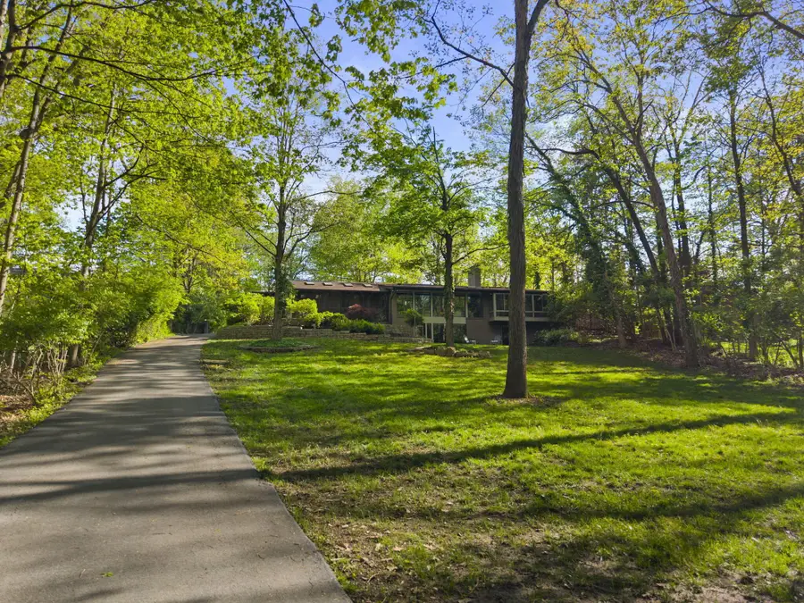 2391 Donna Drive, Columbus, OH 43220 - #2