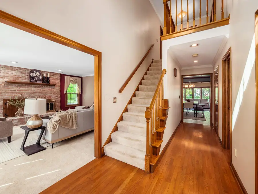 6855 Roundwood Court, Dublin, OH 43016 - #2
