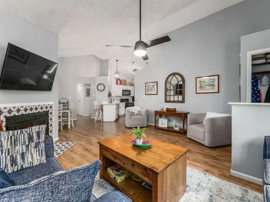 1384 Crisfield Drive, Columbus, OH 43204 - #3