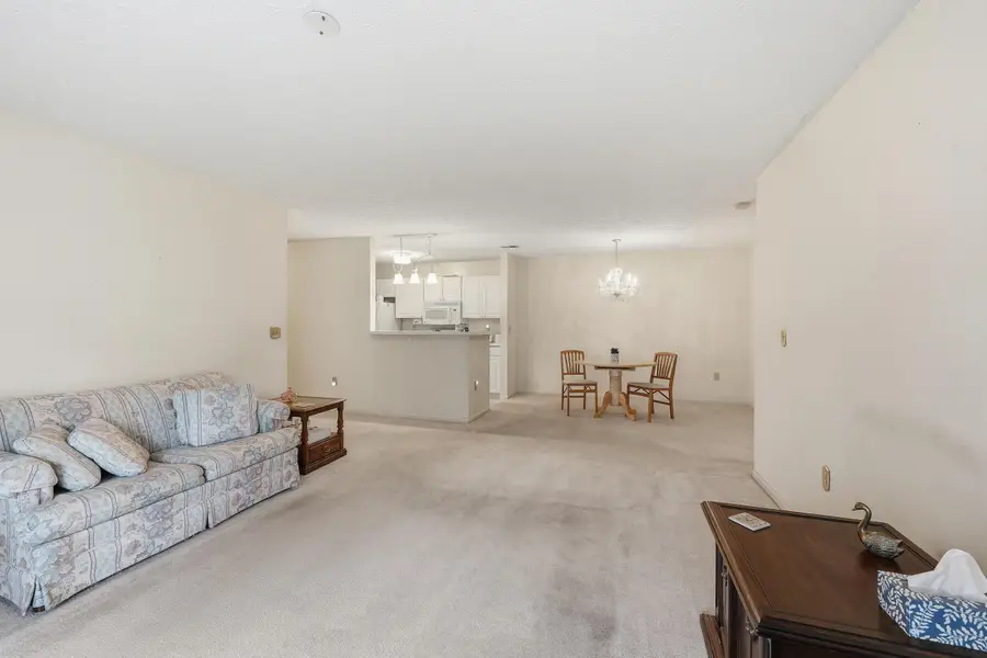 6729 Meadow Creek Drive Drive, Columbus, OH 43235 - #3