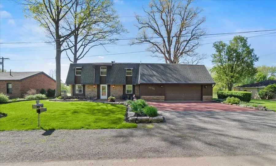 8095 Blue Heron Cv, Huntsville, OH 43324 - #2