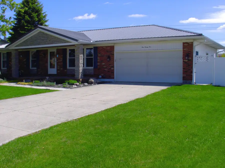 125 Heather Hill Drive, Bellefontaine, OH 43311 - #2