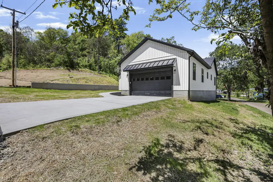 5140 Marietta Avenue, Buchtel, OH 45716 - #3