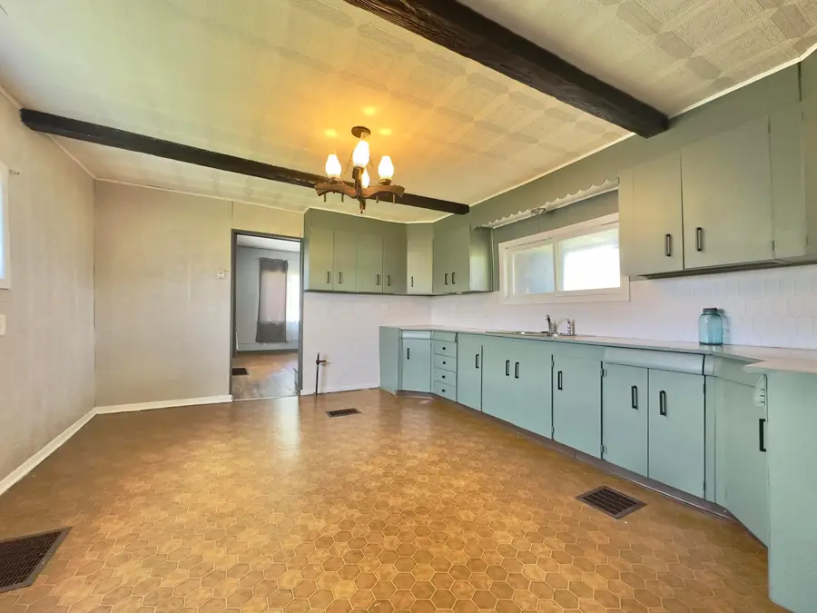 202 Ball Street, New Straitsville, OH 43766 - #3