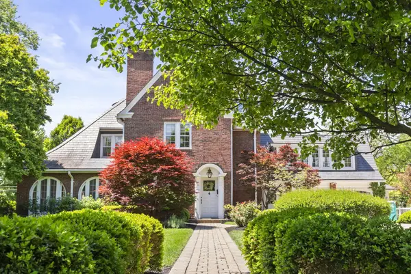 1875 Roxbury Road, Upper Arlington, OH 43212