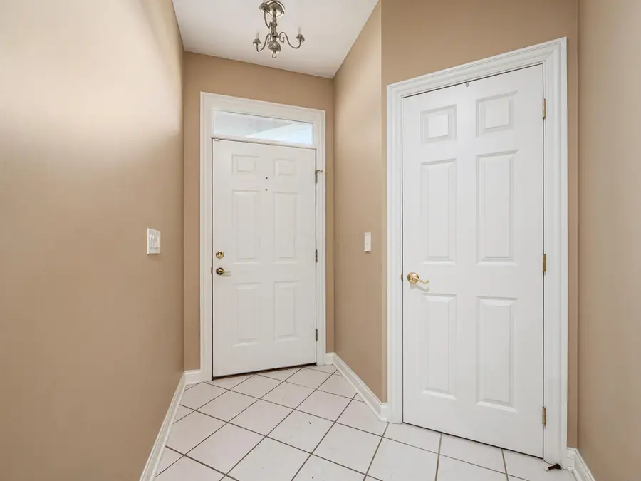995 Bushwood Lane, Columbus, OH 43235 - #3
