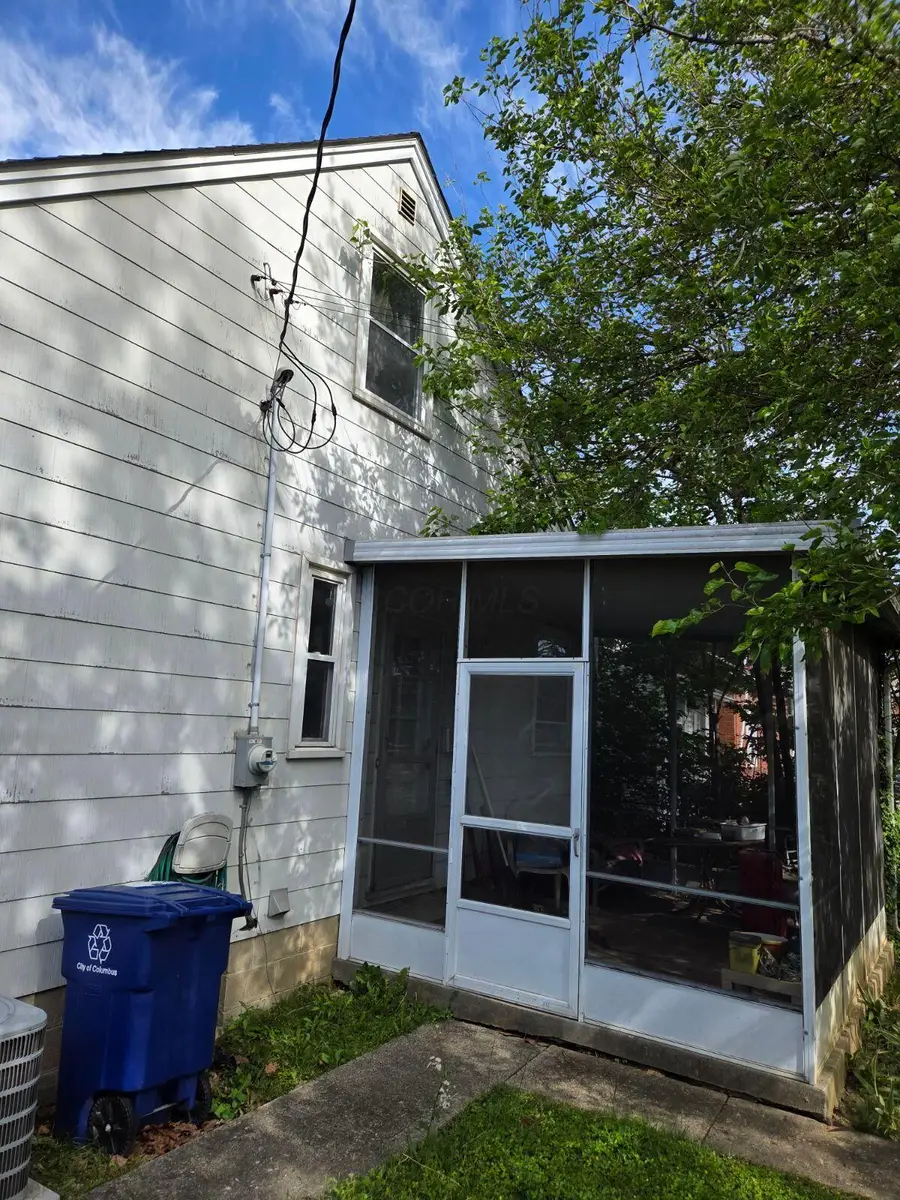 584 Chestershire Road, Columbus, OH 43204 - #2