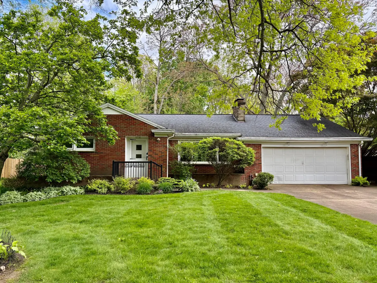 319 Bachtel Street Se, North Canton, OH 44720 - #1