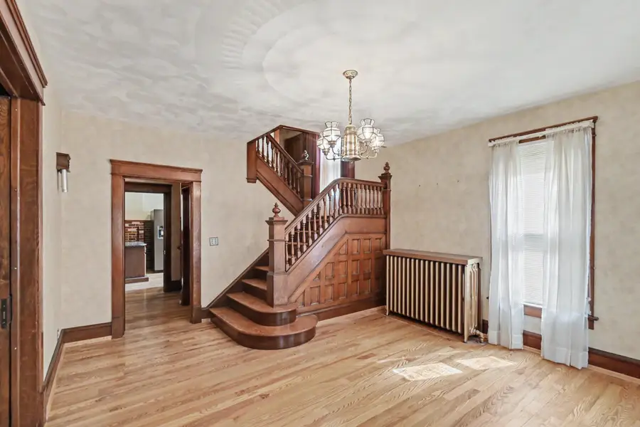 524 E Oakwood Avenue, Bucyrus, OH 44820 - #3