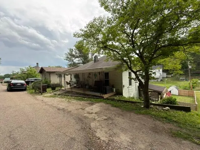 685 N Walnut Street, Logan, OH 43138 - #2
