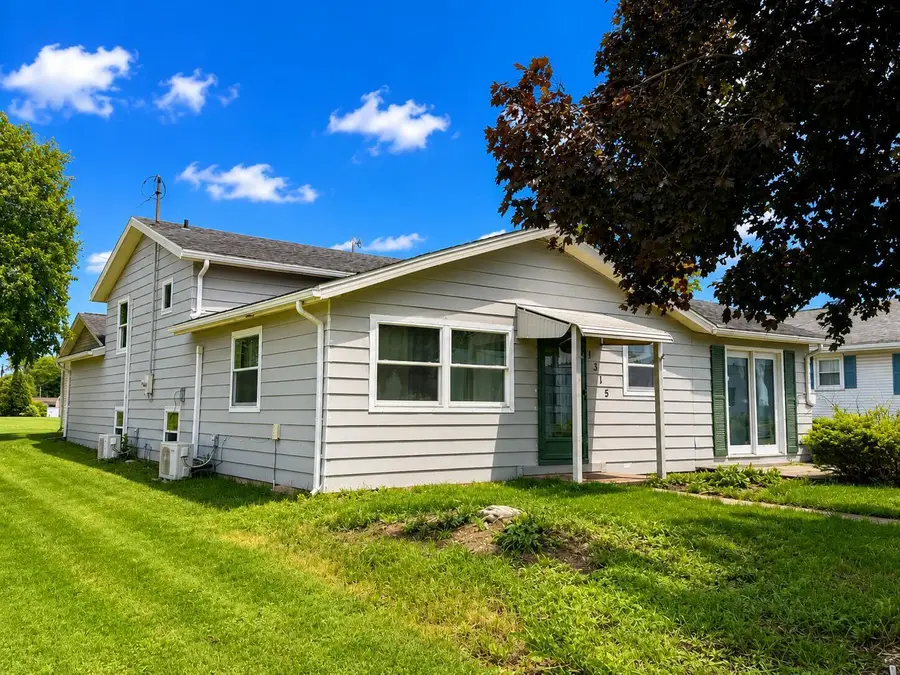 1315 S Walnut Street, Bucyrus, OH 44820 - #3