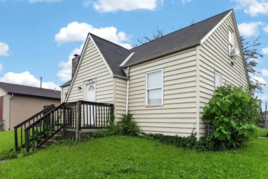 1303 E 22nd Avenue, Columbus, OH 43211 - #3