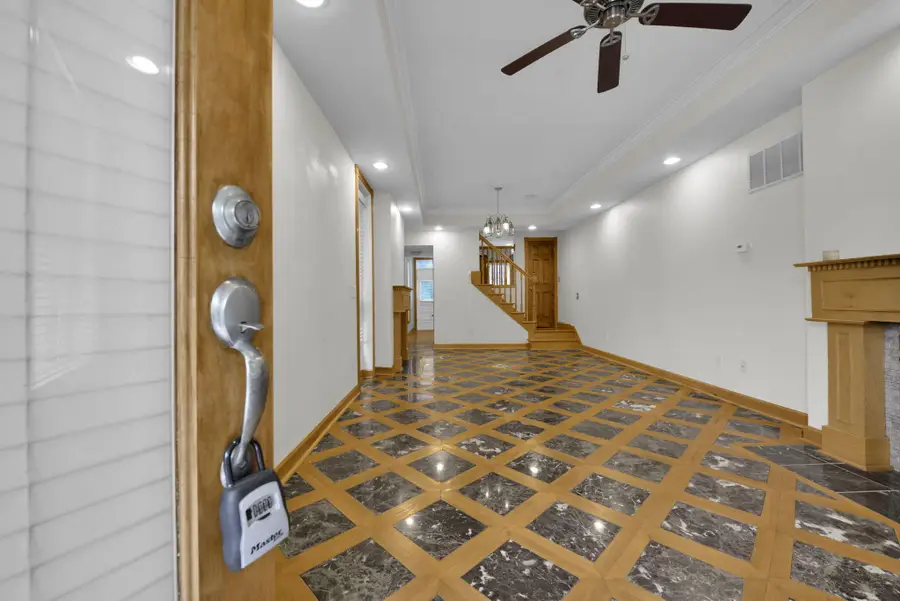 29 E 2nd Avenue, Columbus, OH 43201 - #3