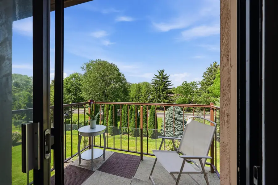 5885 Beechcroft Road, Columbus, OH 43229 - #2