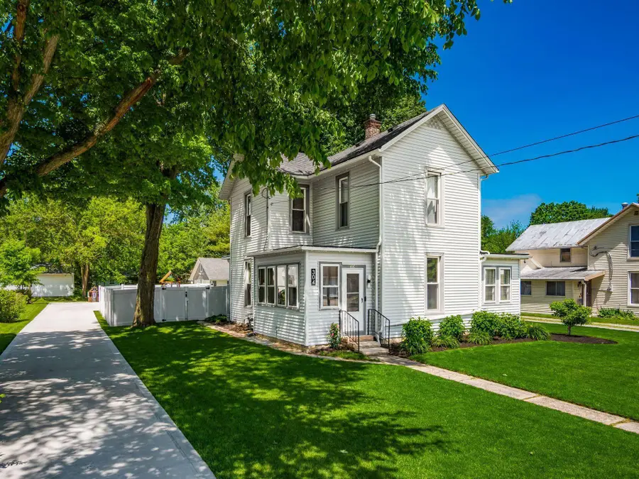304 E High Street, Ashley, OH 43003 - #2