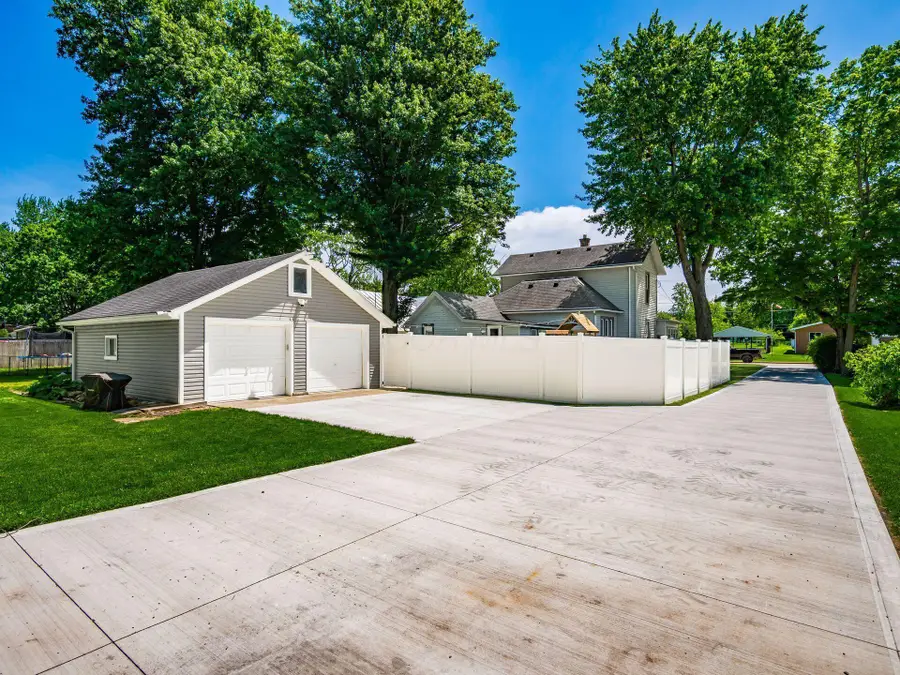 304 E High Street, Ashley, OH 43003 - #3