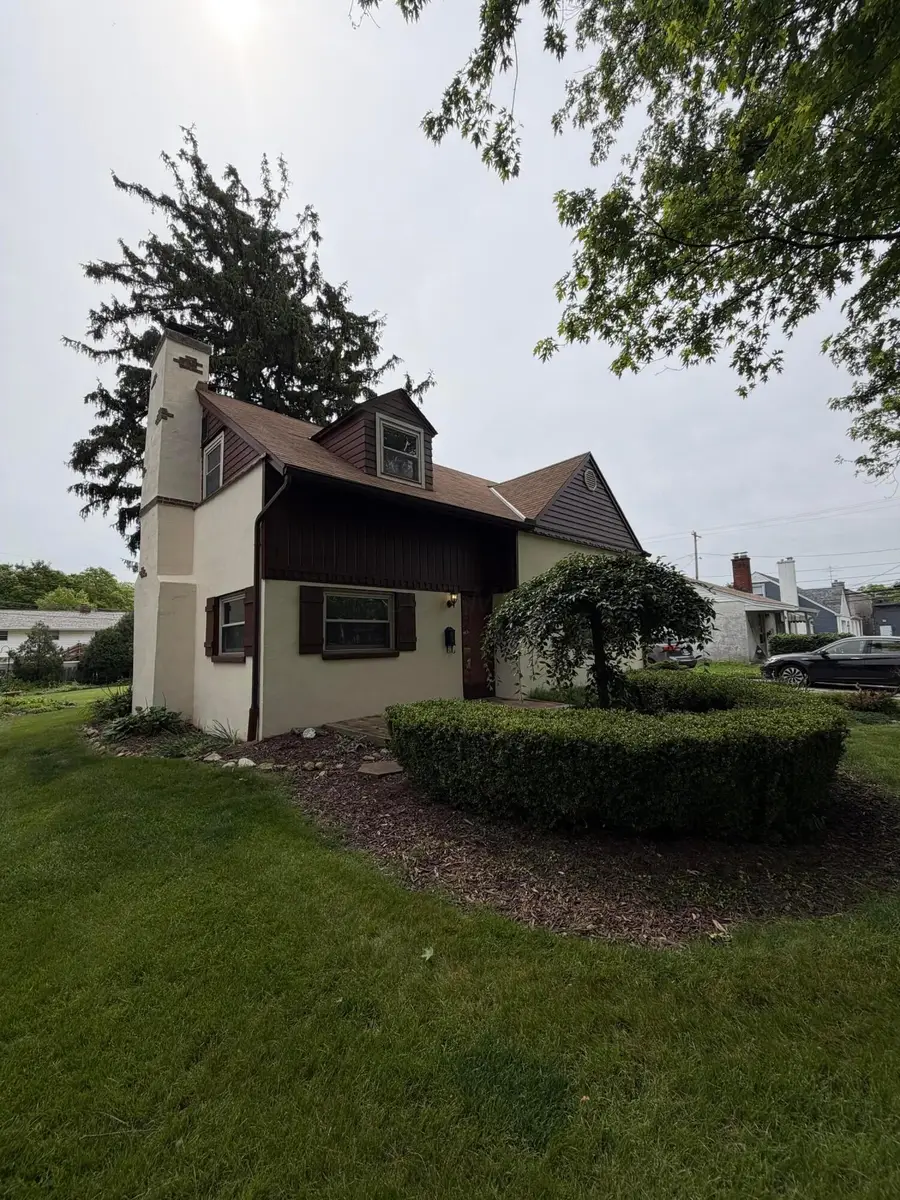 664 Brookside Drive, Columbus, OH 43209 - #3