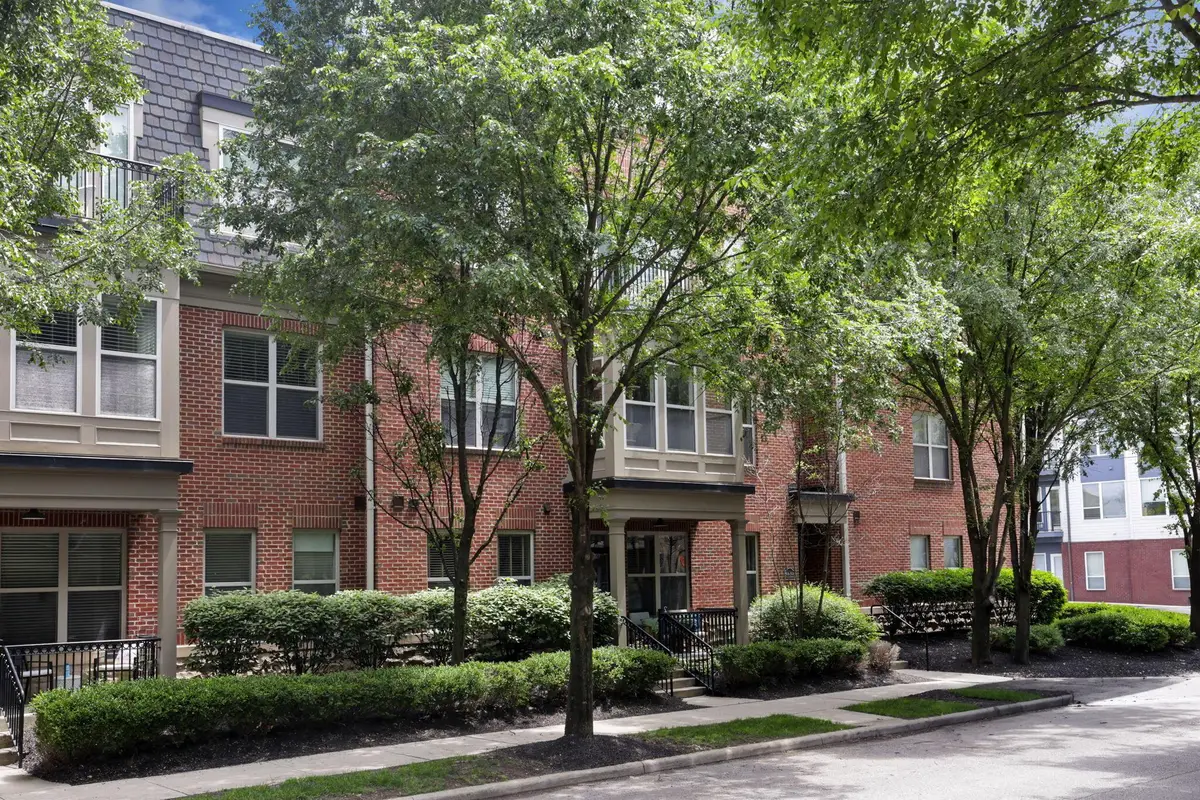 960 Perry Street, Columbus, OH 43215 - #1