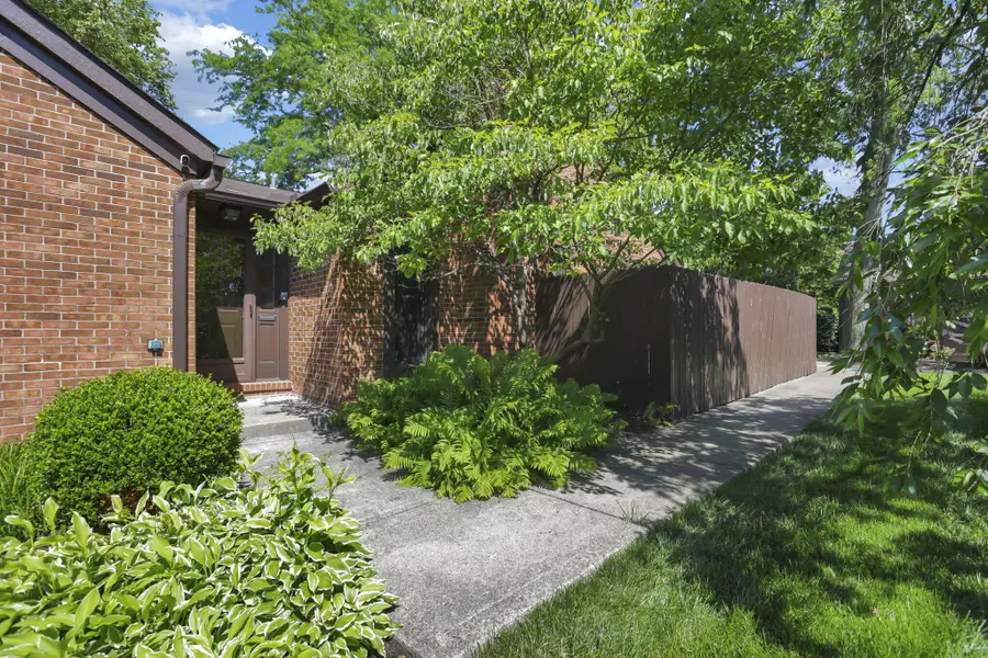 2160 Coach Road N, Columbus, OH 43220 - #3