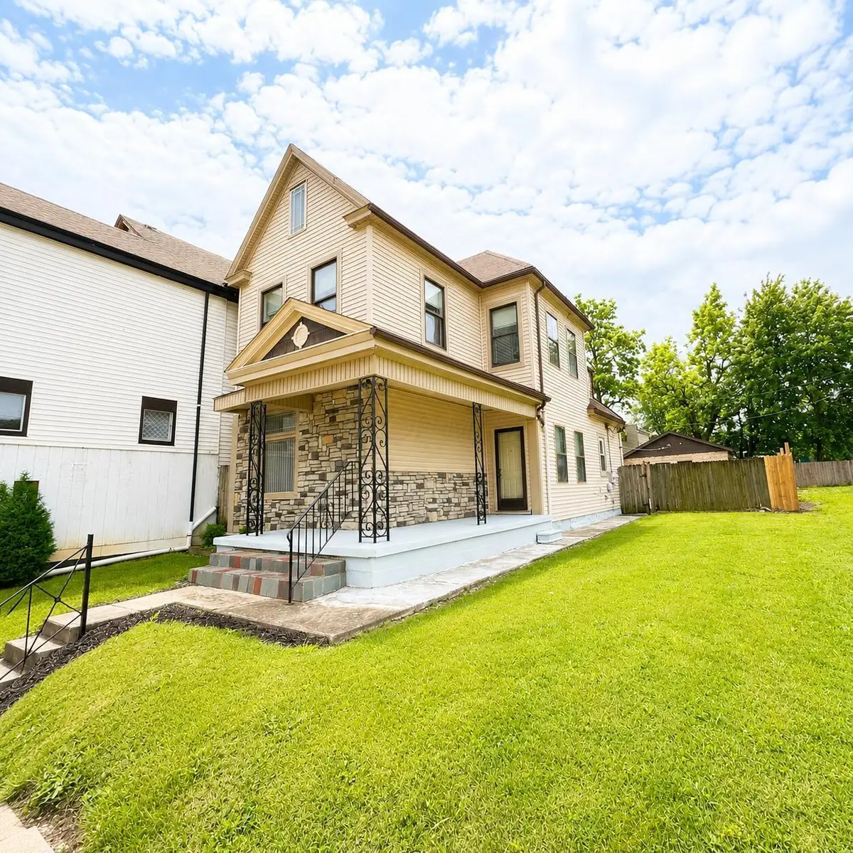 2219 W Broad Street, Columbus, OH 43223 - #1