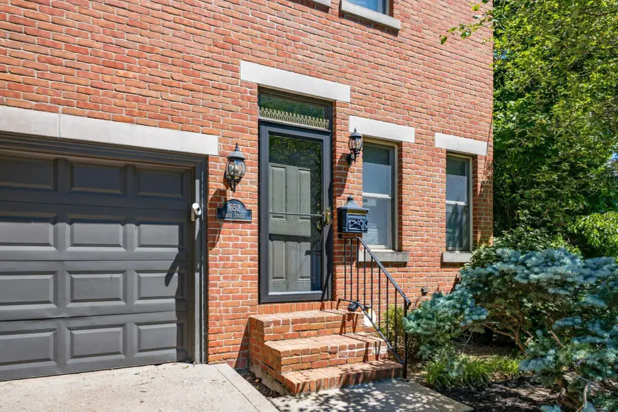 652 Brust Street, Columbus, OH 43206 - #3