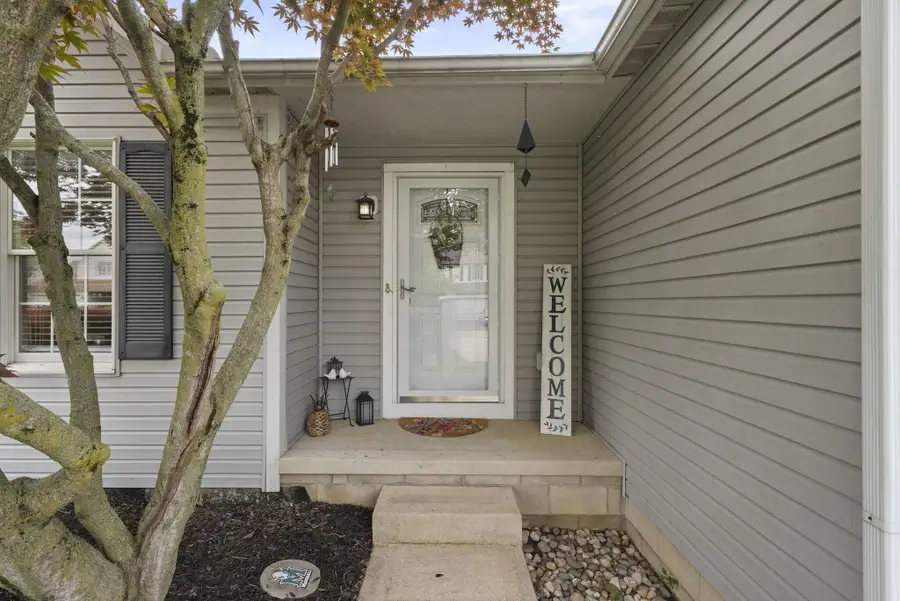 542 Scioto Meadows Boulevard, Grove City, OH 43123 - #2