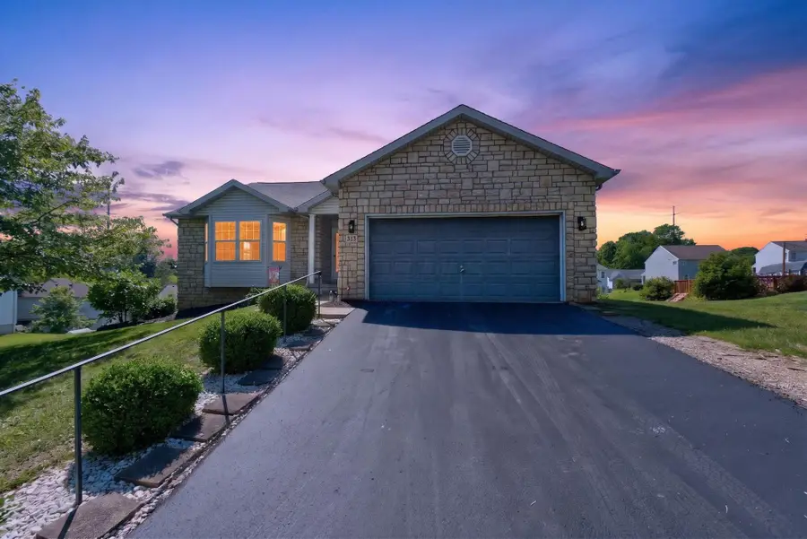 313 Weatherburn Drive, Pataskala, OH 43062 - #2