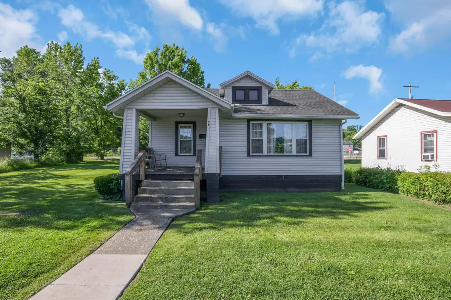 204 E Jefferson Street, New Lexington, OH 43764 - #2