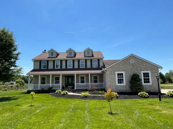 421 Warrenpoint Lane, Pataskala, OH 43062