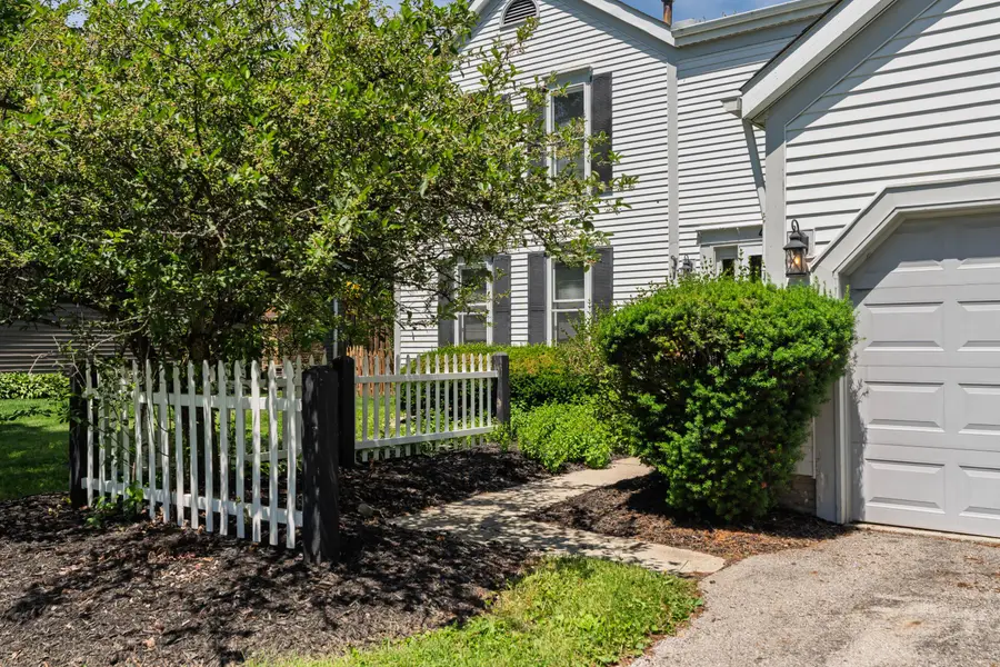 488 Green Meadows Drive W, Powell, OH 43065 - #2
