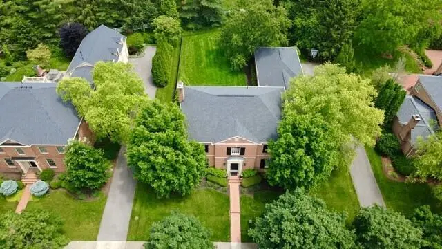 3762 Pembrooke Green E, New Albany, OH 43054 - #3