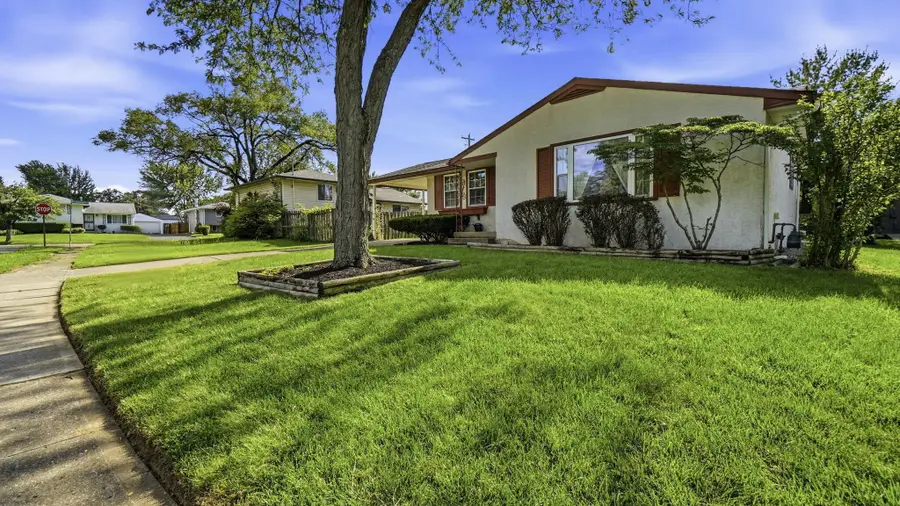 6493 Dobson Square E, Columbus, OH 43229 - #3