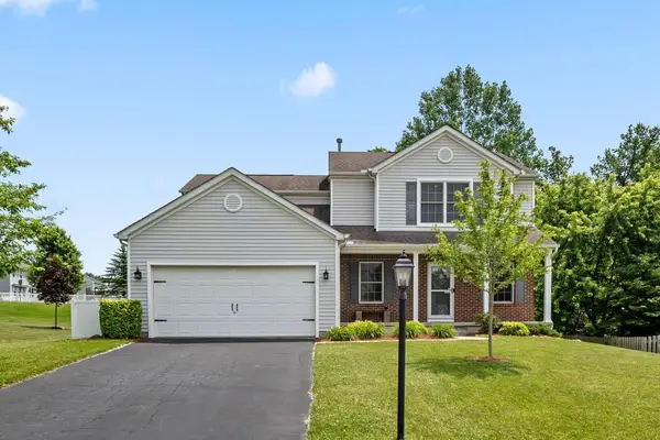 1092 Oxford Drive N, Pataskala, OH 43062
