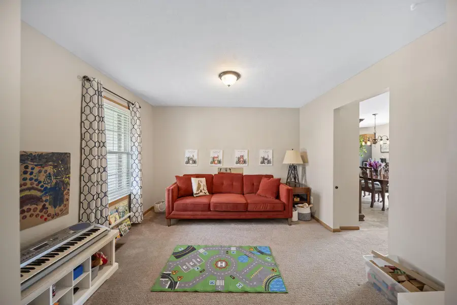 1092 Oxford Drive N, Pataskala, OH 43062 - #3