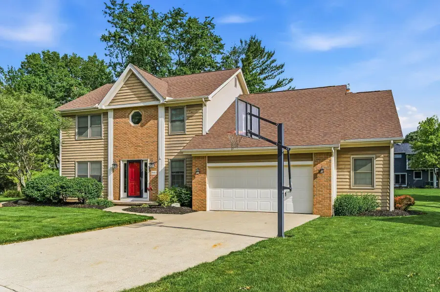 6946 Roundwood Court, Dublin, OH 43016 - #2