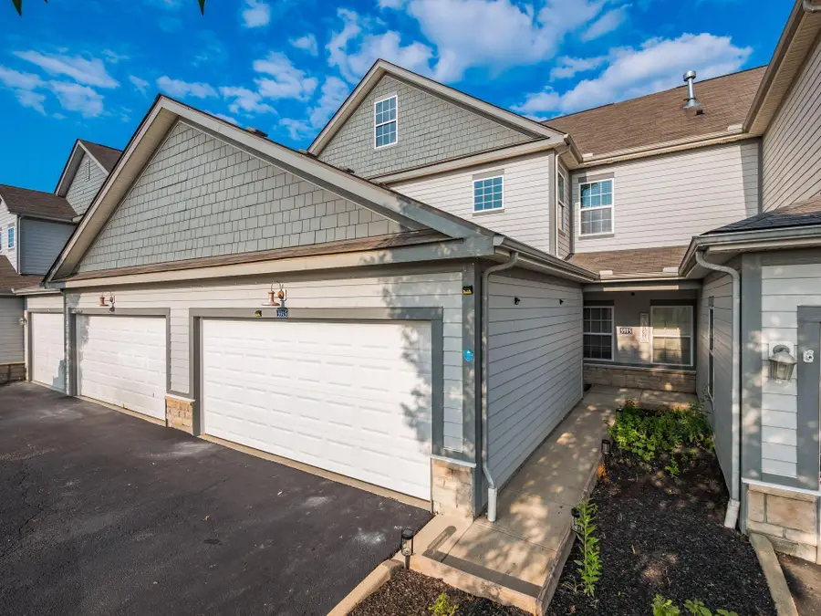 5915 Blackbird Way, Lewis Center, OH 43035 - #3