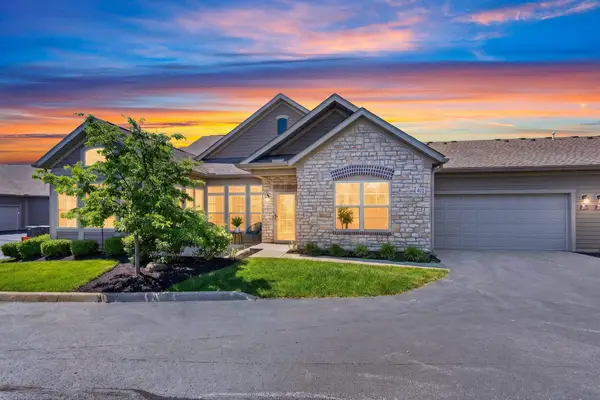 402 Stoneshire Loop, Pataskala, OH 43062