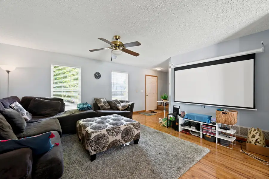 8117 Mandalay Road, Blacklick, OH 43004 - #3