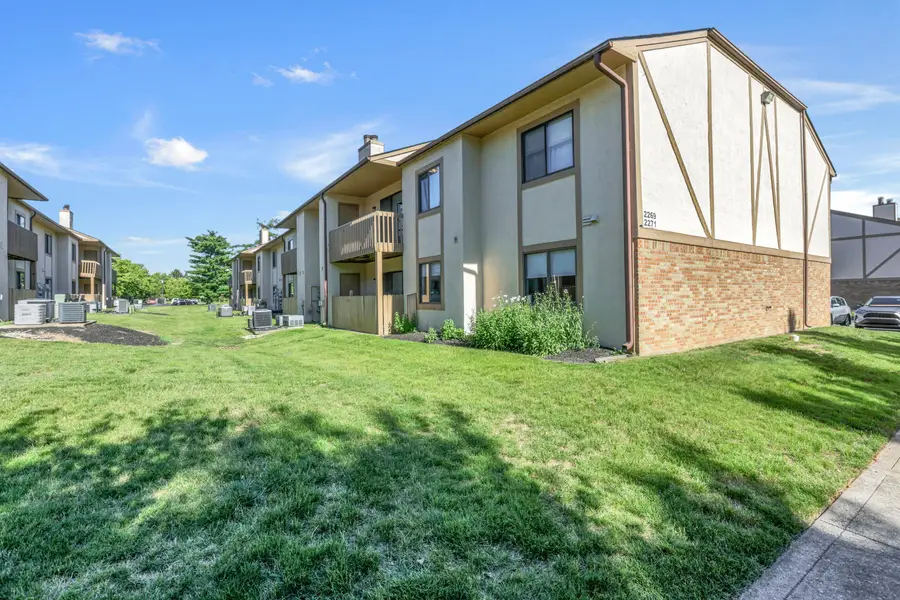 2269 Hedgerow Road, Columbus, OH 43220 - #3
