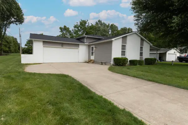 56 Arbor Lane Sw, Pataskala, OH 43062