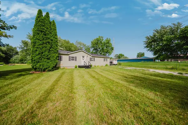 17 N East Street, New Holland, OH 43145